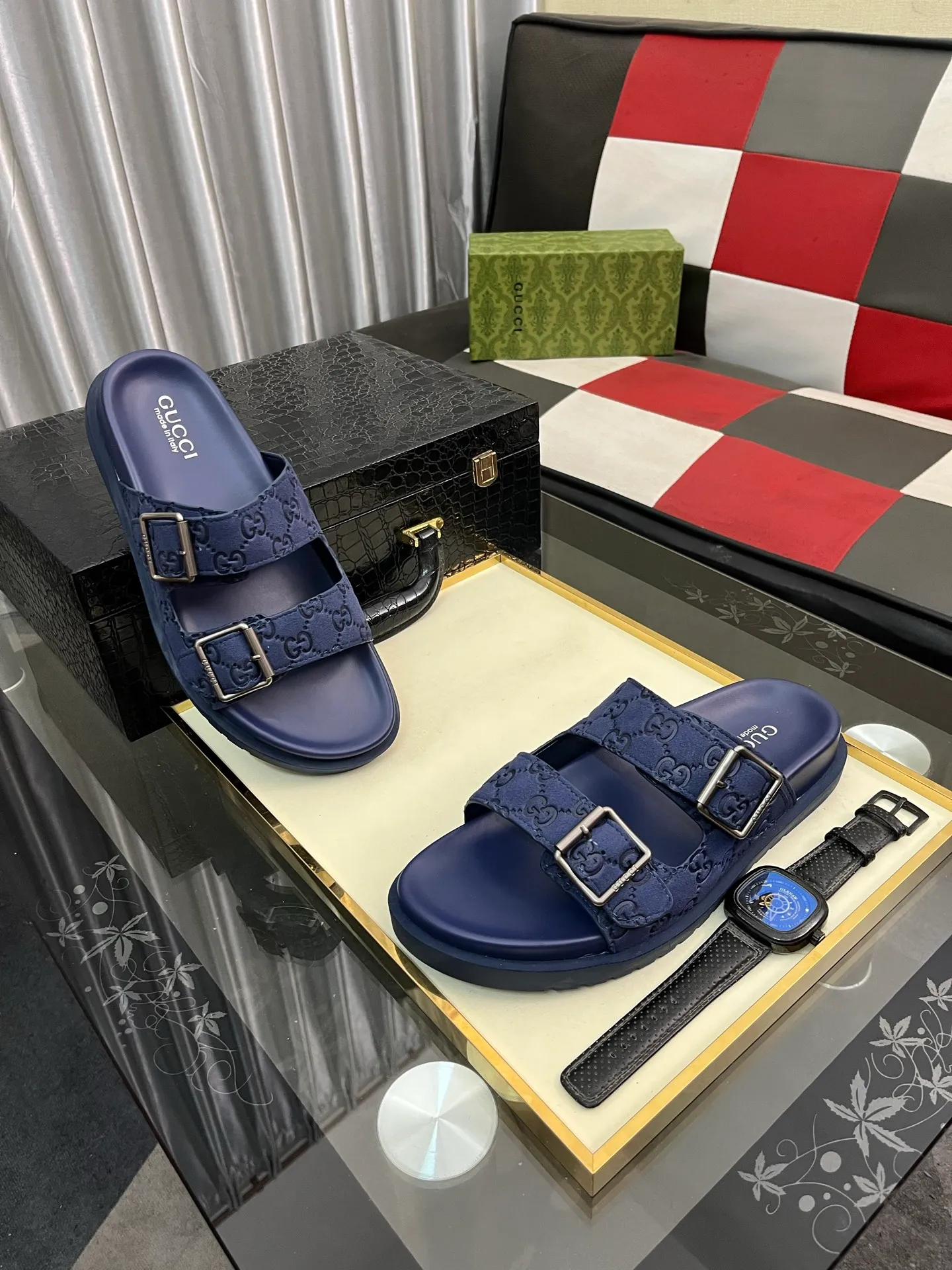 Men's shoes 💰340⌚️⌚️ (gucci-Gucci) New men's slippers, high-end boutique, made of cowhide, with exquisite embossed logo decoration on the upper, fine workmanship, super soft soles, casual, loose and comfortable, a must-have in summer! \nsize：38-44